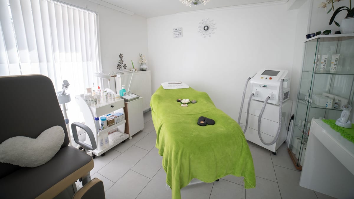 A med spa treatment room with a body contouring device