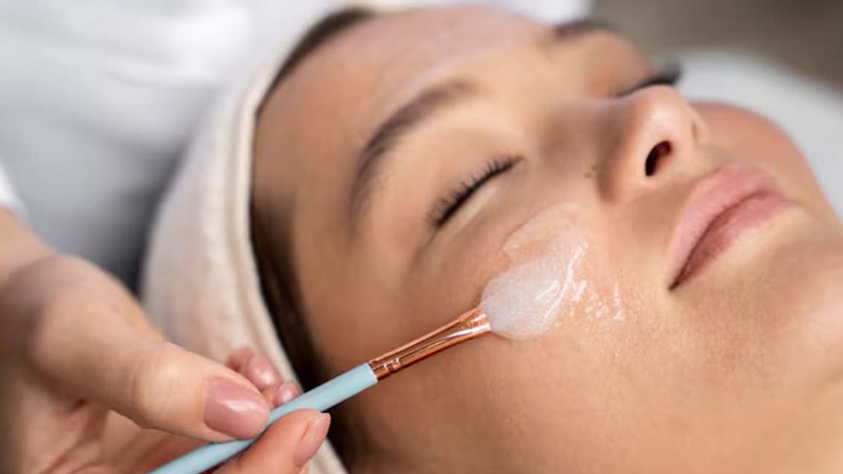 Tretinoin vs. Retinol: A Dermatologist Settles It