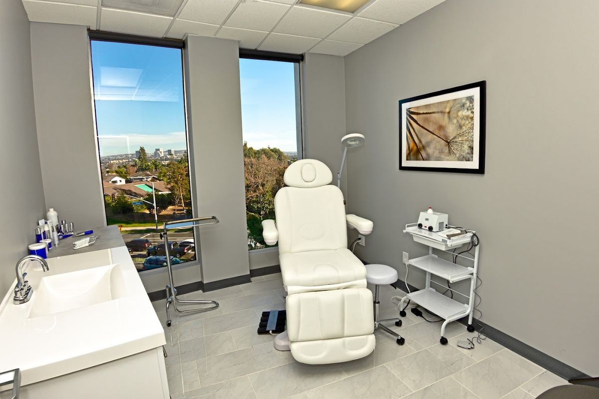 Beyond Newport Beach Allyson Berkey, MD - Aesthetics - Low T - Menopause - Medical Weight Loss - Hair Loss, med spa and aesthetic clinic in Newport Beach