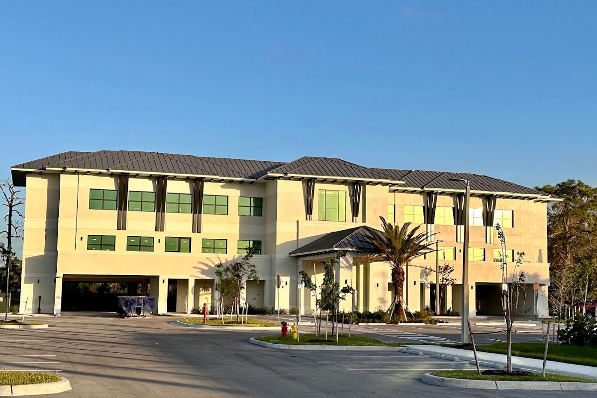 D-Lux Medspa — Naples