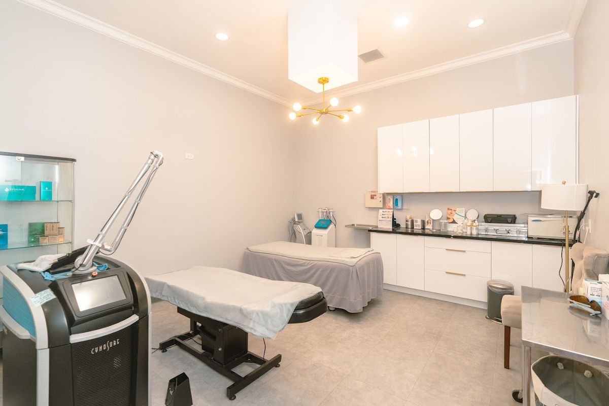 Deluxe Cosmetic Center, med spa and aesthetic clinic in Los Angeles