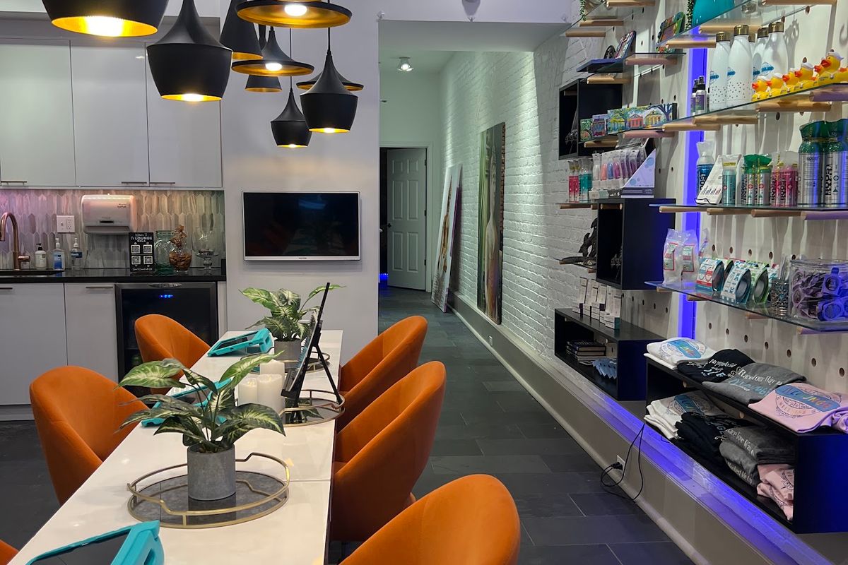 IV Lounge Nola — New Orleans