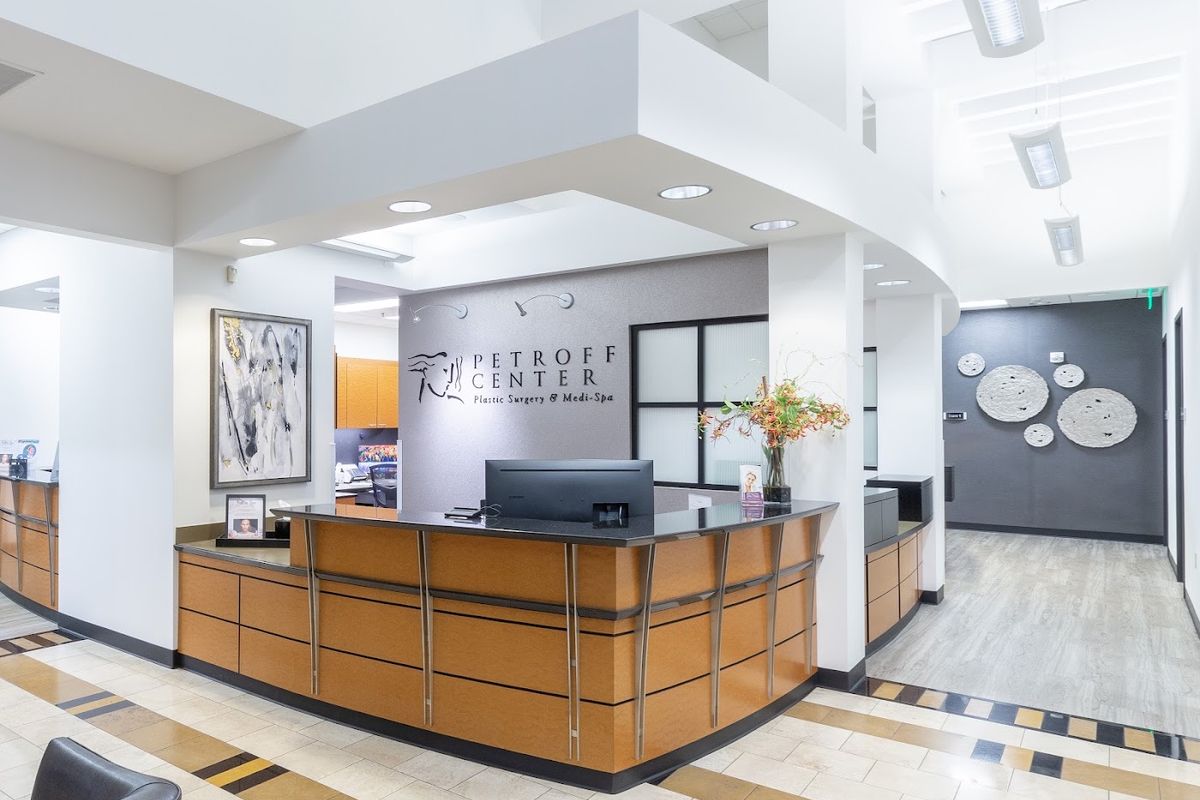 Petroff Center Plastic Surgery and Medi-Spa, med spa and aesthetic clinic in Lake Oswego