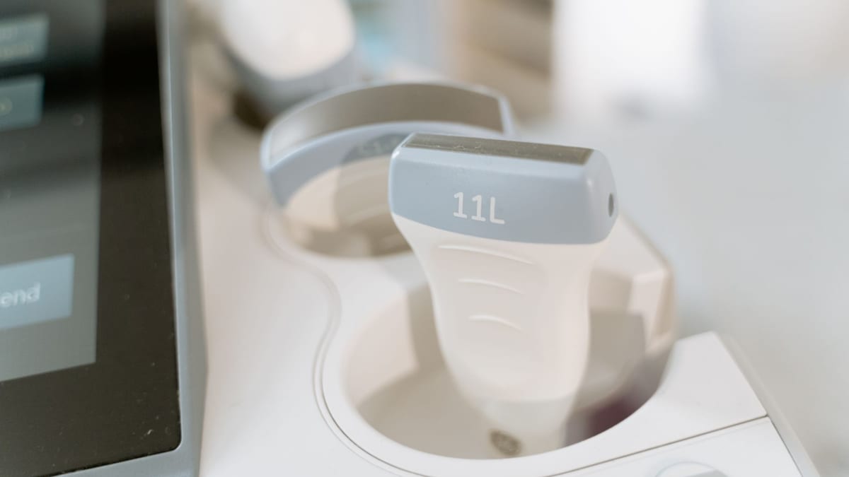 An ultrasound-based skin device in a clinic room