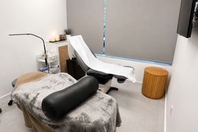 Mandel Dermatology - Greenvale in Garden City