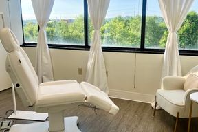 TN Eyelid Plastic Surgery - Dr. Michelle K. Nguyen, MD in Franklin